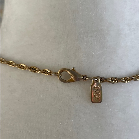 VINTAGE 1928 BRAND GOLD FILIGREE OVAL LOCKET NECKLACE Floral Photo Locket - Picture 4 of 12